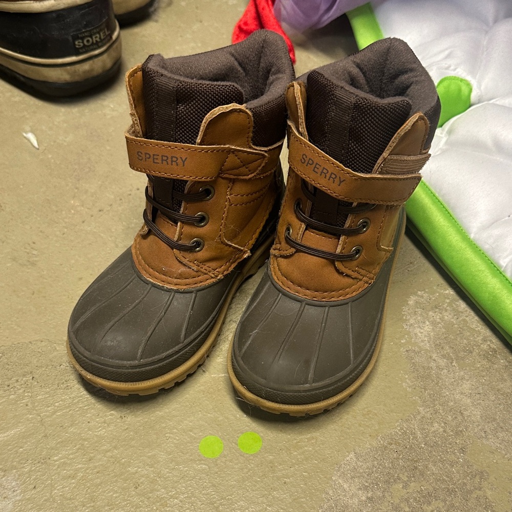 Sperry Kids Tan and Gray Boots